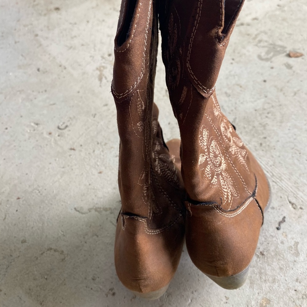 Cowgirl boots - Picture 1 of 3